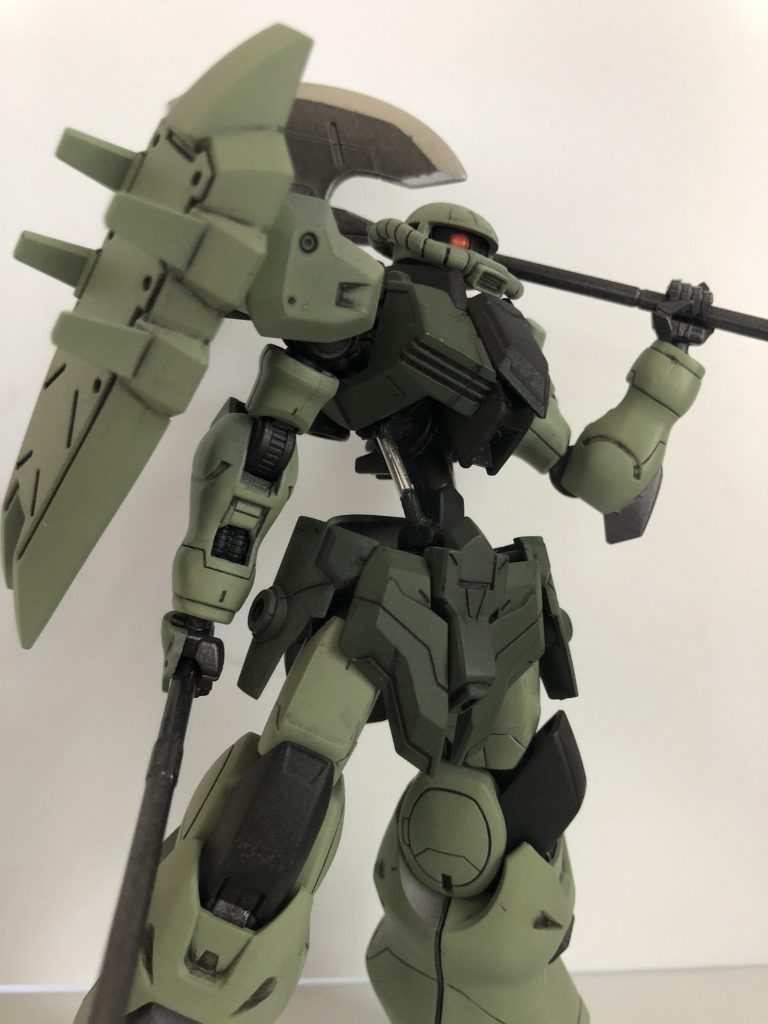 ポージング3。
下アングルから。
モノアイも動くよwあと個人的に「ザクのモノアイが見下ろしている」という構図が大好きですw