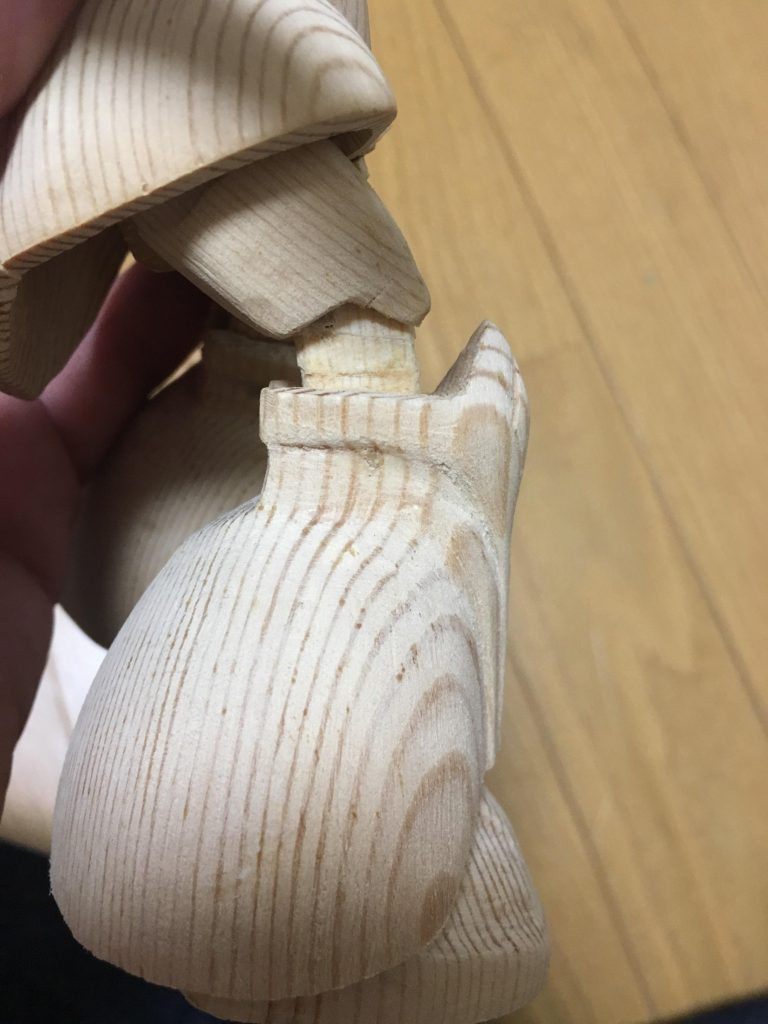 関節部分にはピンバイスで穴を開けて、つまようじを通し、可動するようになっています！