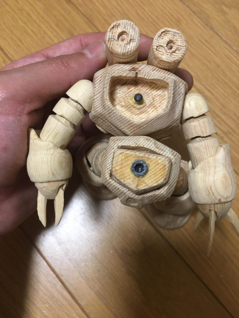 胴体部分にボールジョイントを埋め込み、腰回りをグネグネにしました！