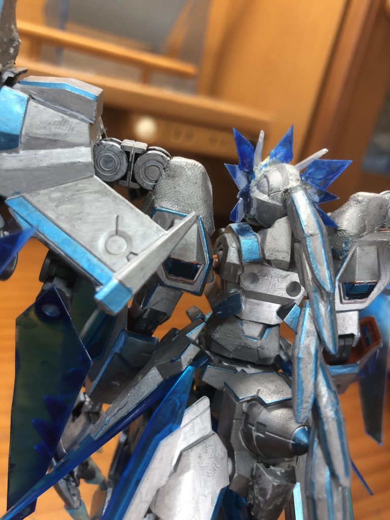 そして今後は、ウルフヘッドか、タイガーヘッドをドラゴンの頭みたいにしてから追加武装に。上↑の写真みたいにどんなバックパックを作ろうか考え中です。以上が現在の段階です。見てくれた人で、この機体に合うオススメのバックパックなどの追加武装があれば、コメントで教えて下さい。お願いします。