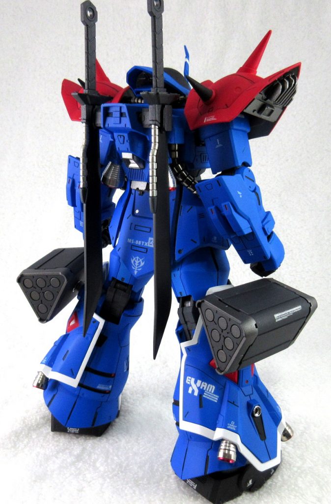 ヒートサーベルは通常時と過熱時の2種類
ミサイルポッドはデザインを若干古臭くしました