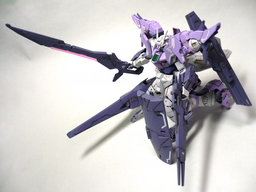 四つ脚形態でのサブアーム展開状態です。
サブアームは無加工なのでキマリスのランスとシールドしか持つ事が出来ませんが
近接格闘能力は上がっている、という設定です。