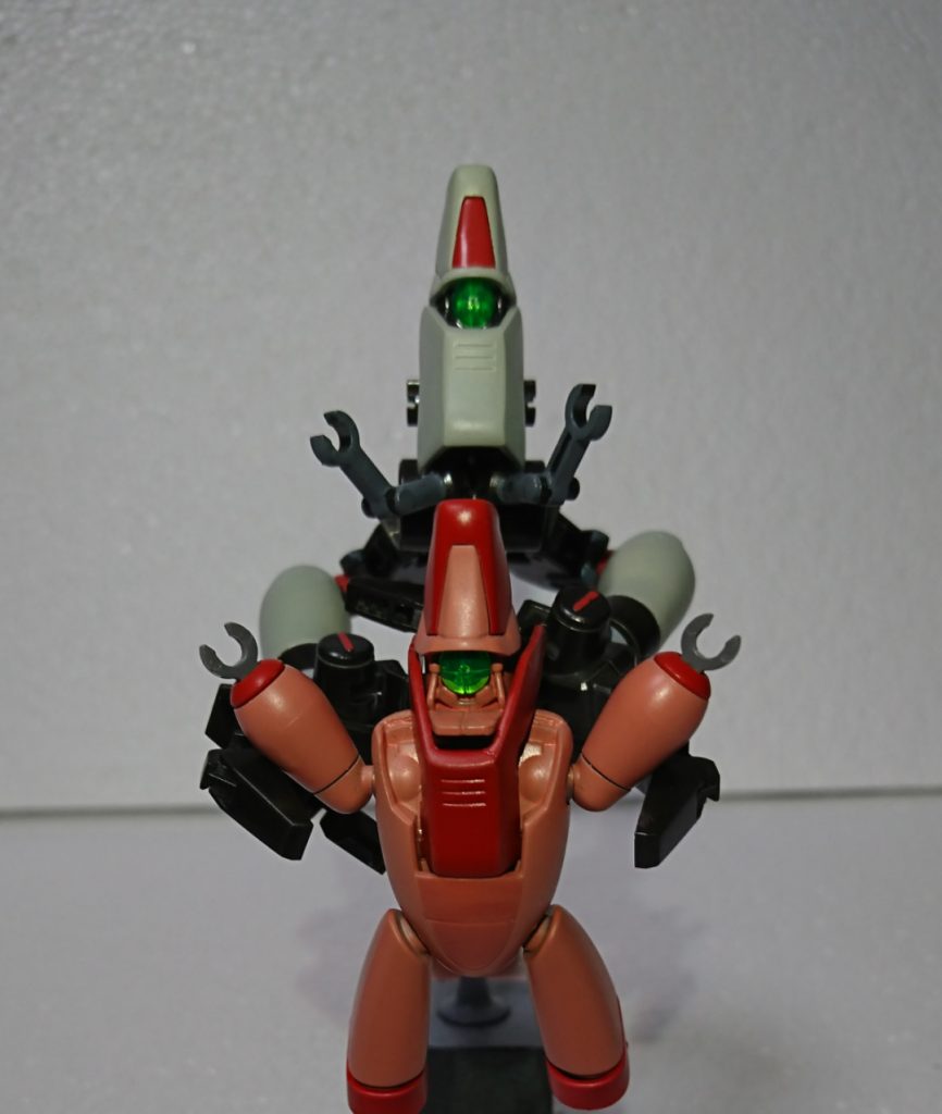 *「やぁ♪」*
…とこのように...今回は随行支援ユニットとして製作したけど、脳内設定では単独強襲神出鬼没型ユニット『ガザマシン』でも良い。
ターゲットの頭部に取りつきおっそろしいなんだかよくわからない光線を浴びせガザマスク達を生み出すマシン。