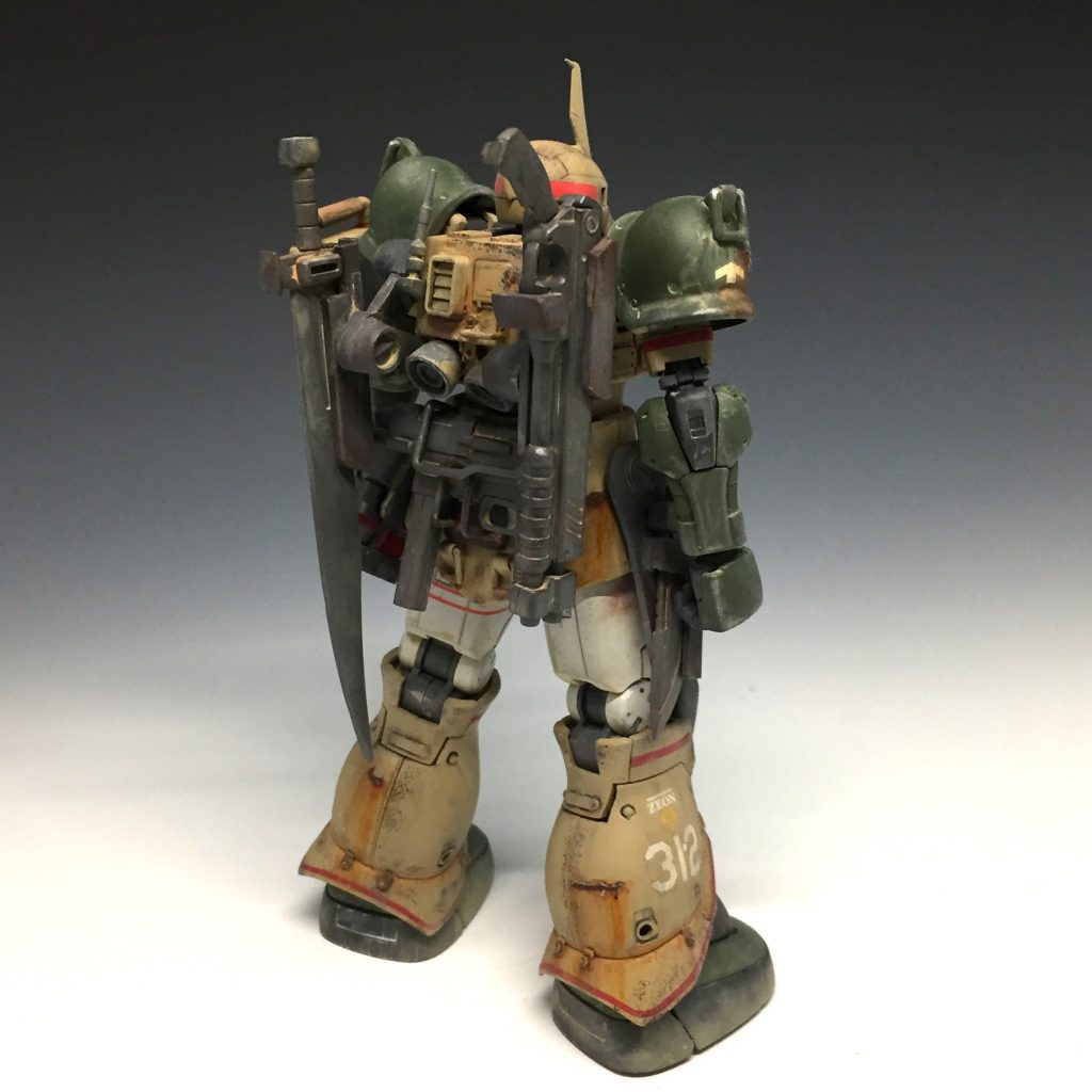 バックパックに、ヒートサーベルとヤークトゲベールを懸架。