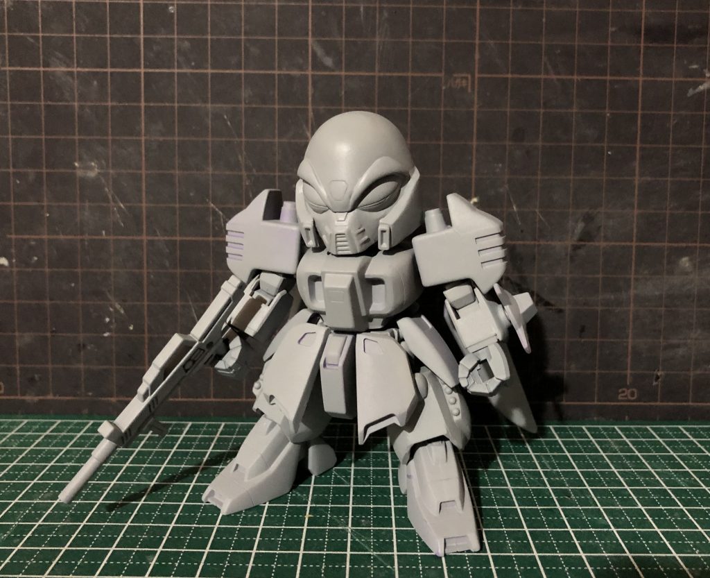 頭部、脚部、フロントアーマーの整形はエポパテを使用しました。
カラーリングは諸説ありますが、自分のイメージで塗装しました。