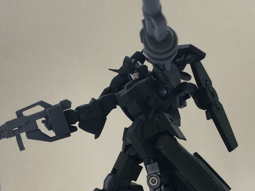 ## 武装2:輪胴式グレネードランチャー
テイワズが所有するMSの装備。
弾頭はグレネードランチャーのみであり、追加弾倉もない為あまり使用されない。