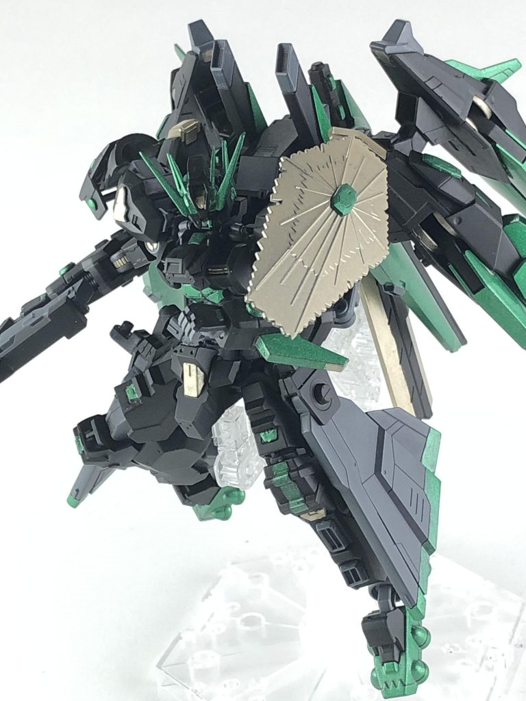 ビームシールド。肩についているビーム発生装置から出力できます。このビーム発生装置は腕にもつけることができます。