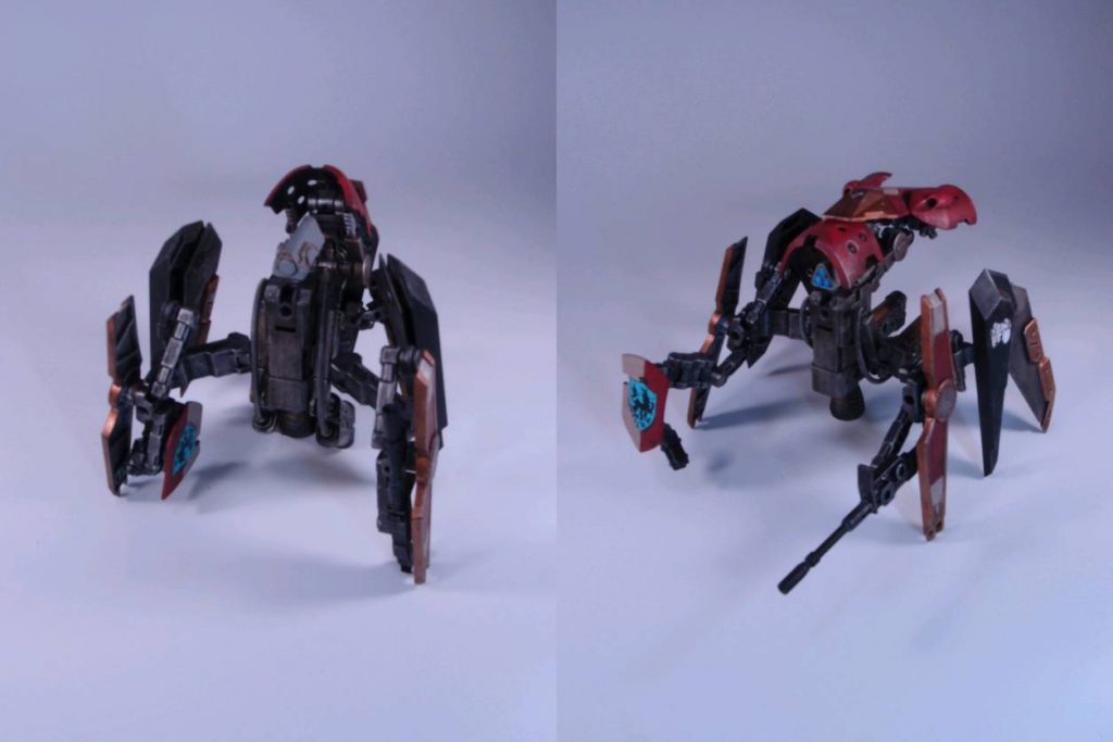 内蔵するサブアームと小型砲に加え、カメラアイと独立したリアクターまで備えており、
装甲を脚部として展開し分離時の自律行動が可能。
実質小型MAといえるが当然禁忌を侵すため、公にはされていない。