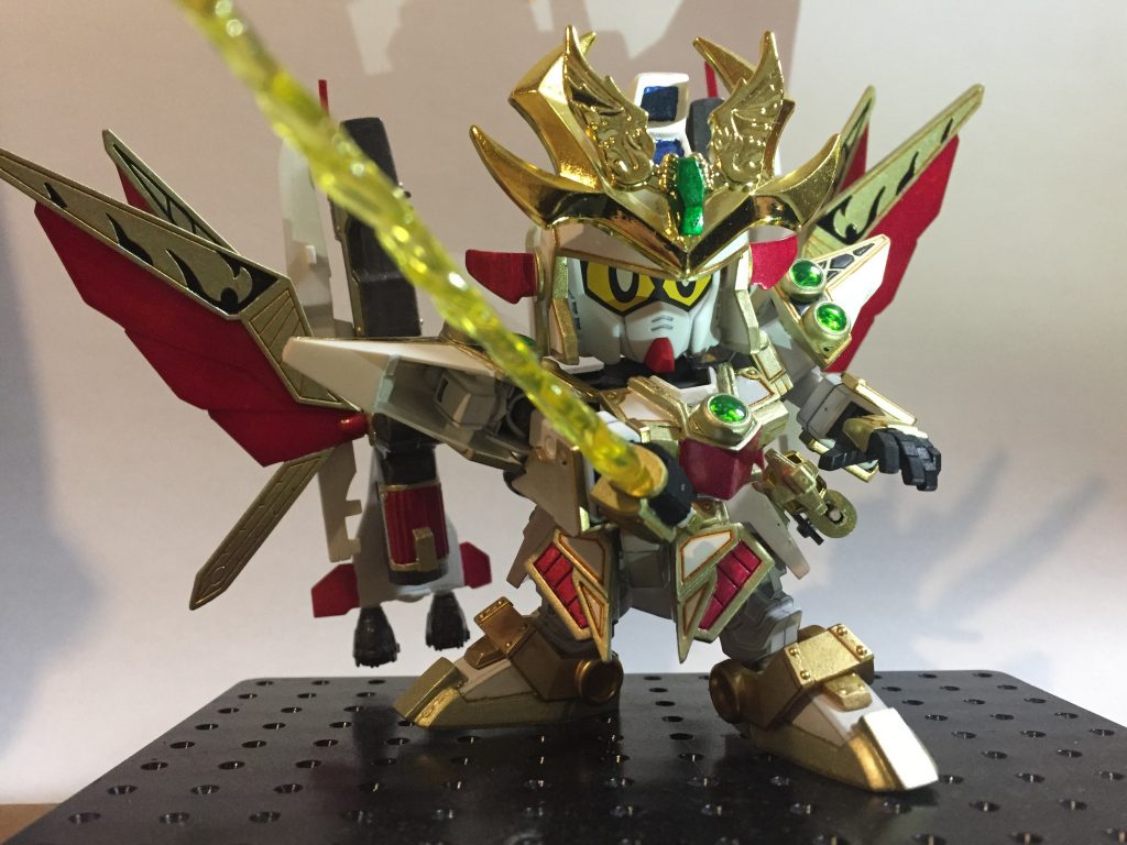 三代目大将軍と言えば、閃光剣。
旧キットの閃光剣にユニコーンガンダムのビームサーベルを接続、ビームエフェクトを使えるようにしました。