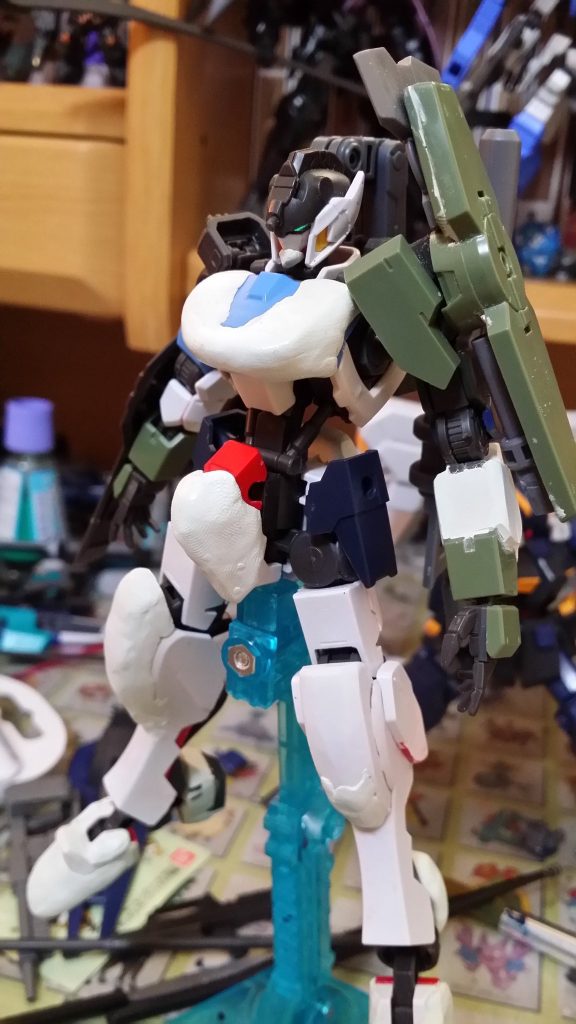 バルバトスやヴィダールのジャンクにパテを盛り付けてオリジナリティを出したかったんです。