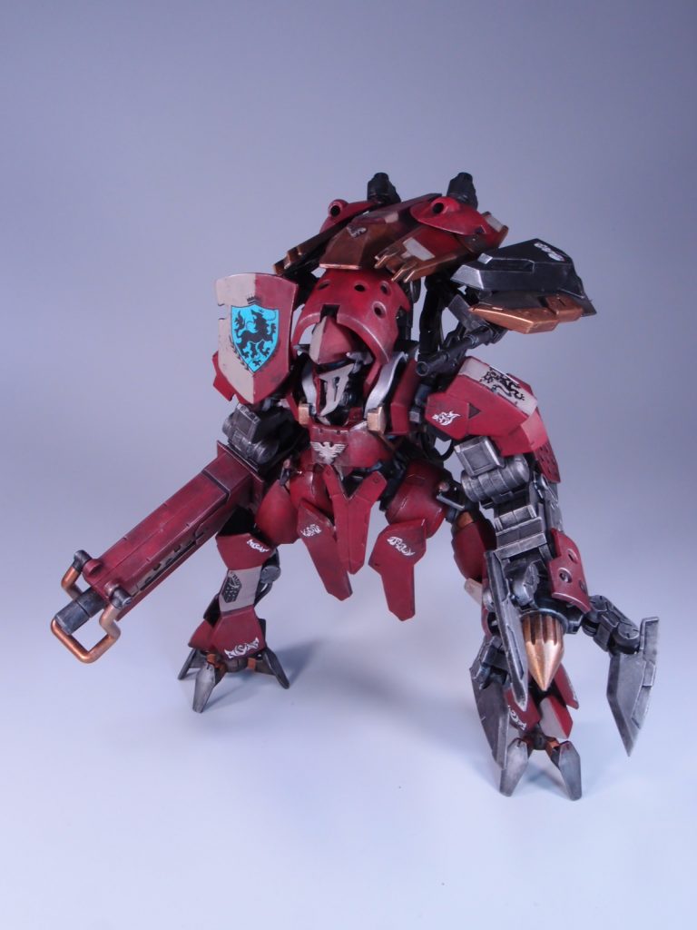 当機の真の姿である、全ての武装を同時装備した殲滅戦モード。
この形態でのみファリド家紋を堂々と掲げる(見たものの生存は無い)コンセプトから庶家の抱える鬱屈が伺い知れる。
外観は当主が愛好する旧時代のアナログウォーゲームの登場機体を再現したものである。
再現にこだわる余り、阿頼耶識と異なる独自の有機接続操縦システムを備えるとも言われる。