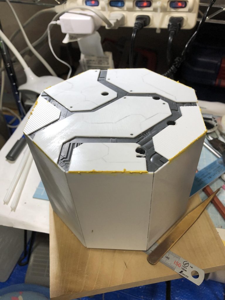 台座はアクションベースにプラ板を貼り付けて箱組み。