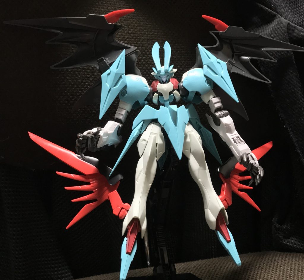 元はこんな感じでしたが、脚からカマを出したかったのでラヴファントムを脚に付けました。