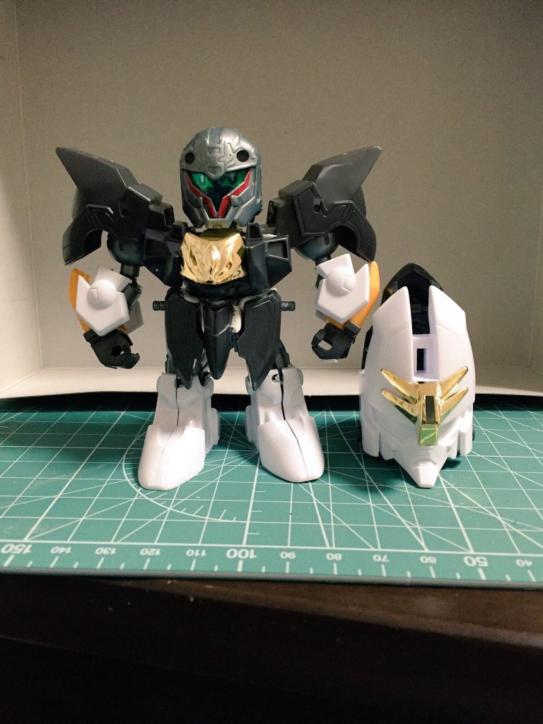 玄武装トールギスに、BB戦士ドラグーンのパーツを被せる形で制作。
胸幅も思い切り詰めました。