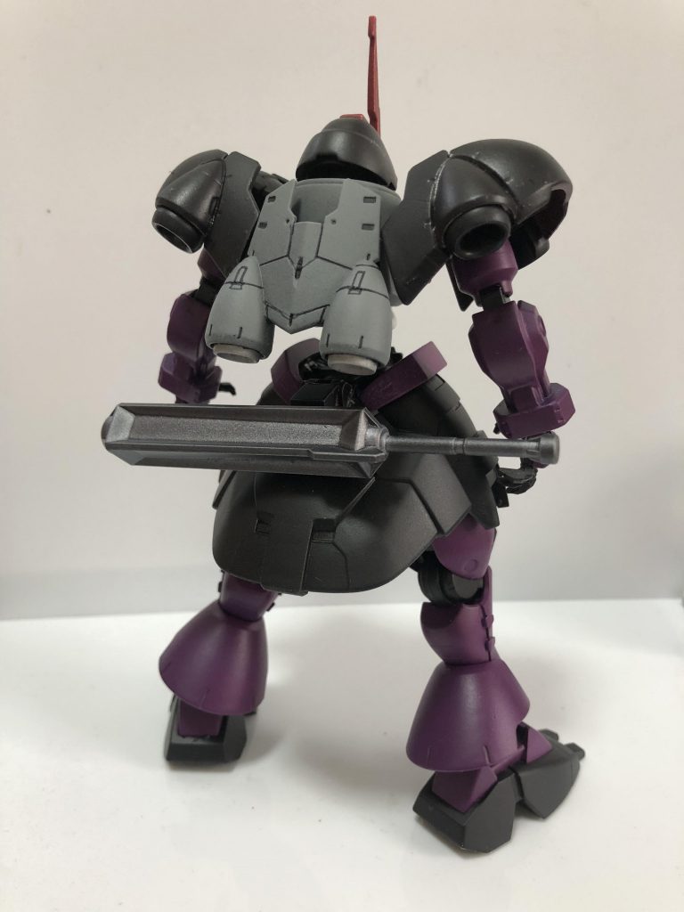 使用パーツは、
頭部:ドムR35
胴体・腕部:ヘルムヴィーゲリンカー
掌:M.S.Gノーマルハンド・ネオ
腰・脚部:百錬&漏影
脚先:ケンプファー
武装
棍棒?:漏影武器パーツ
バズーカ:M.S.Gバズーカ