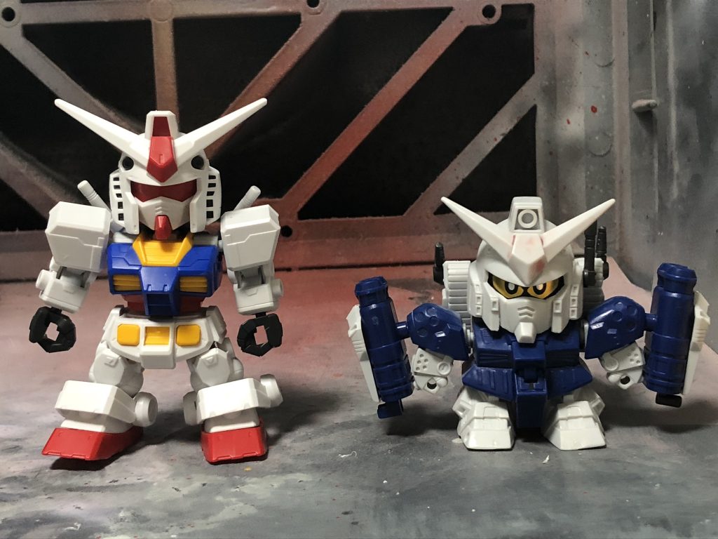 SDCSガンダムとbb戦士キャプテンガンダム(G-ARMS)の比較です。