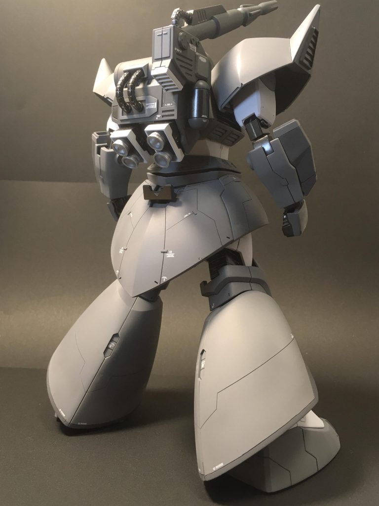 古いキットなので、パーツ分割があまりされていなく、マスキングが大変でした笑