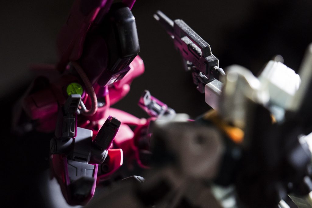 こんな18mのゲテモノに襲われたらそれだけで漏らしそうですね。ジムⅢは引っ張り出してきたのでちょっとホコリを被っちゃってます。