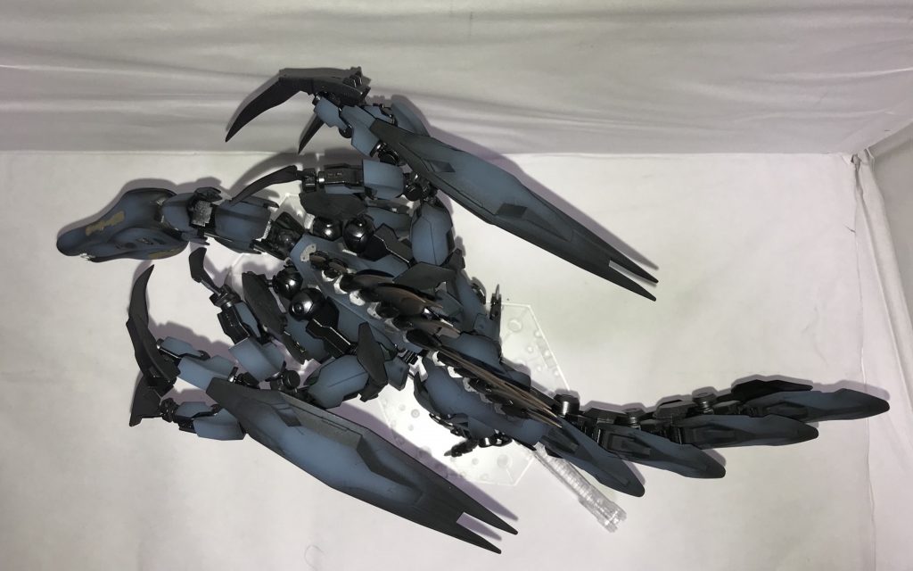 意外と面白いと思ってる背面
重厚でありながら生物的なしなやかさが現れてるんじゃないかと