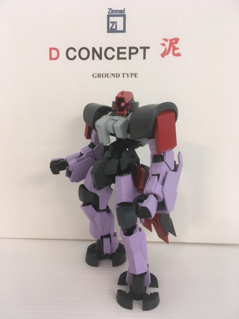 設定:
連邦軍が極秘裏にRX計画を発動した時を同じくして、ジオン公国では軍事見本市「MAST ZEON 0078」が開催された。ツィマッド社から2機の陸戦用モビルスーツが出展された内1機の「Dコンセプト」は、後にジオン公国突撃機動軍第1MS大隊司令部付特務小隊「黒い三連星」が搭乗した「ドム」の源流にあたる。