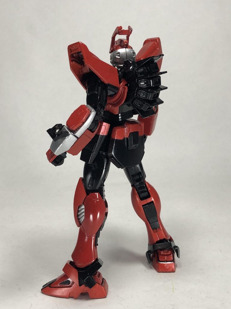 前後
胸部のタイヤが特徴。機械生命体と戦うために必要な機能はここに積まれている模様。