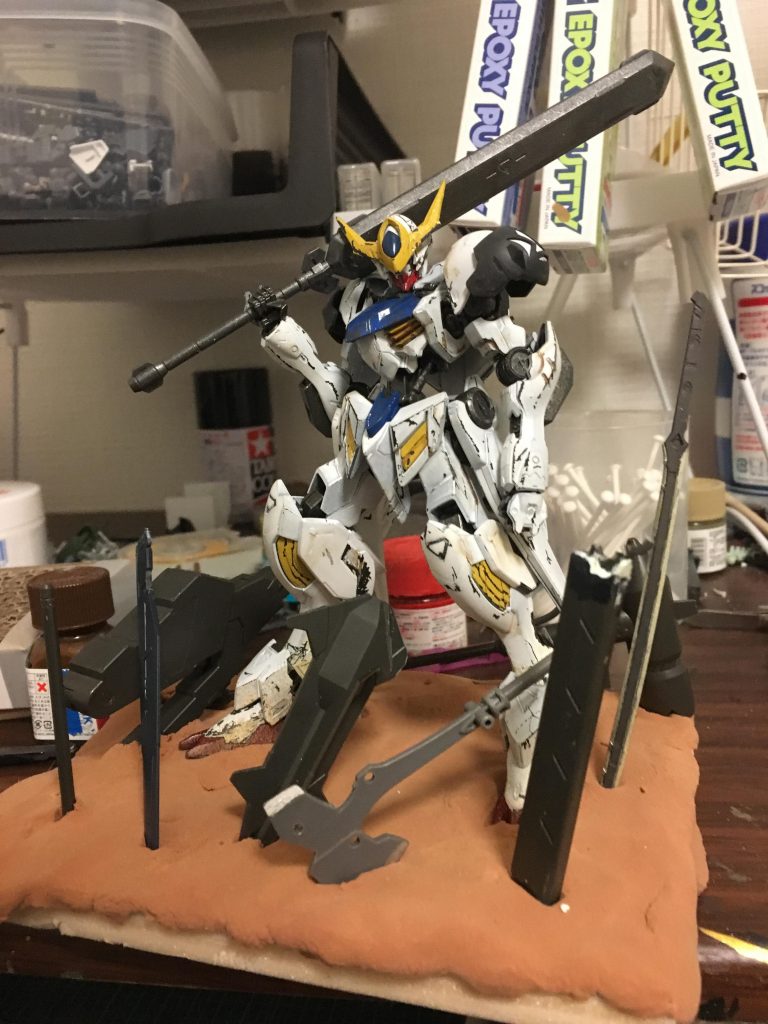 構図で少し悩んで、武器が少ないと感じたので増量することになりました。