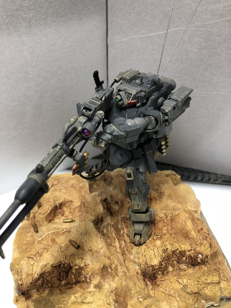 ヅダの135mmキャノンです、首もカメラも動かないのでスコープと本体わコードで繋げてそれっぽくしました。