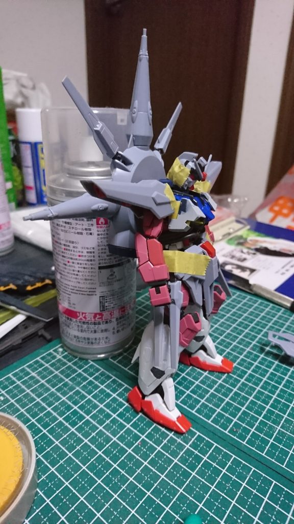 まず仮組状態になります。胸部はストライクと決めていたのでボリュームアップとプロヴィデンスのパーツを移植させました。プロヴィデンスガンダムの特徴の1つの太い脚部は悩んだ末、rgフルバーニアンの足の外装をジャスティスのフレームに取り付けました。投稿するつもりのなかった過去作なので画像背景はご容赦ください💦