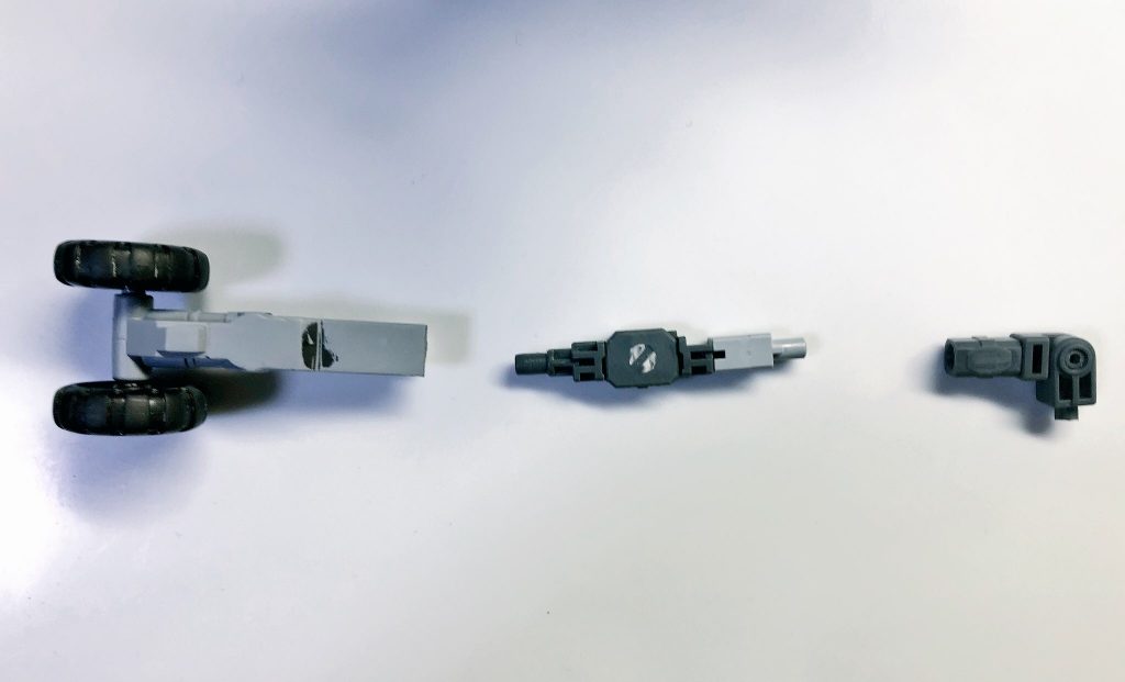 ホイールなどの基部は、hgucガンダムの腕関節部から流用しています。