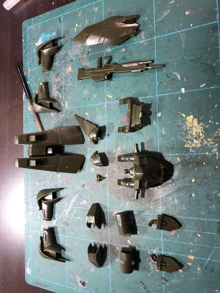 とりあえず使用するパーツを切り離し