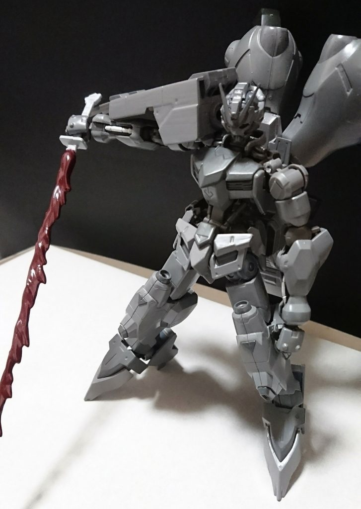 特殊刀とは、黒地客(クロジカク)本体の持つ特殊な粒子(の一部)を刀に放出させ操る事が出来るという武装。
この粒子に触れた装甲又はパーツはどんどん削げていく、これは黒地客自体が損傷した時も特殊な粒子が機体から漏れ同じように装甲等が削げていく。
しかし一番の問題は機体を支えるフレーム部も削げて傷んでいくという事。
損傷し粒子を漏らしてる黒地客と接近戦をするのは得策ではない。