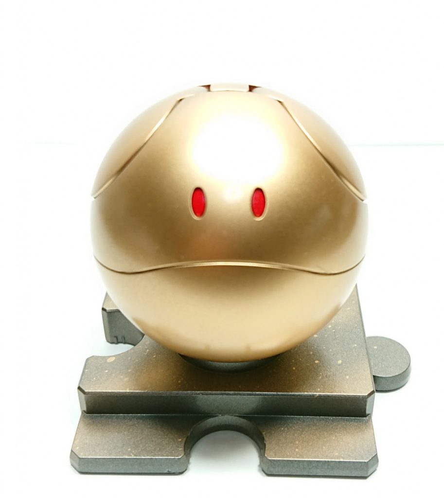 近づく若干艶出しがされているのが分かる。