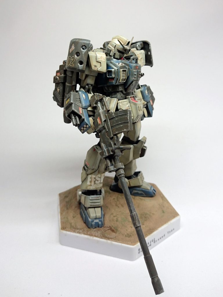 キャノンはビルダーズパーツをまんま使用し、折り畳みギミックを活かして収納状態が可能です。