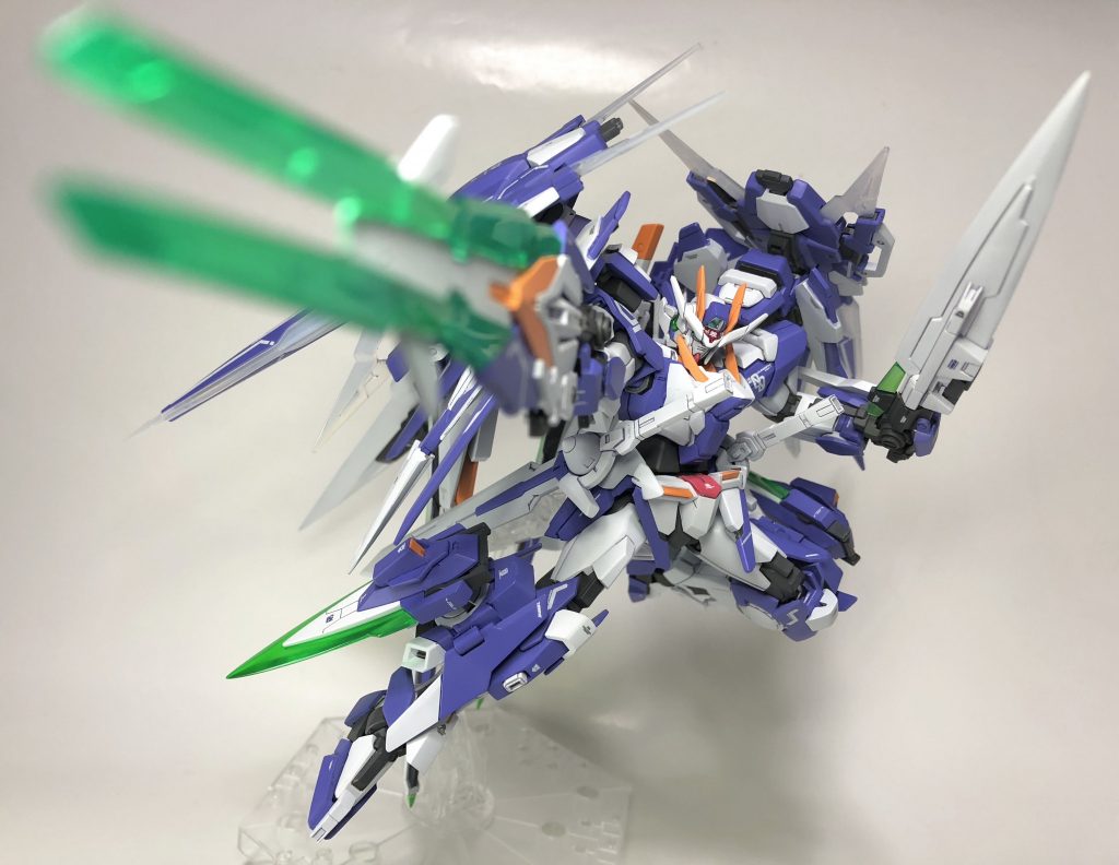 主兵装のGNカレトヴルッフはGNソードIIロングとのコンビネーションで運用する想定。