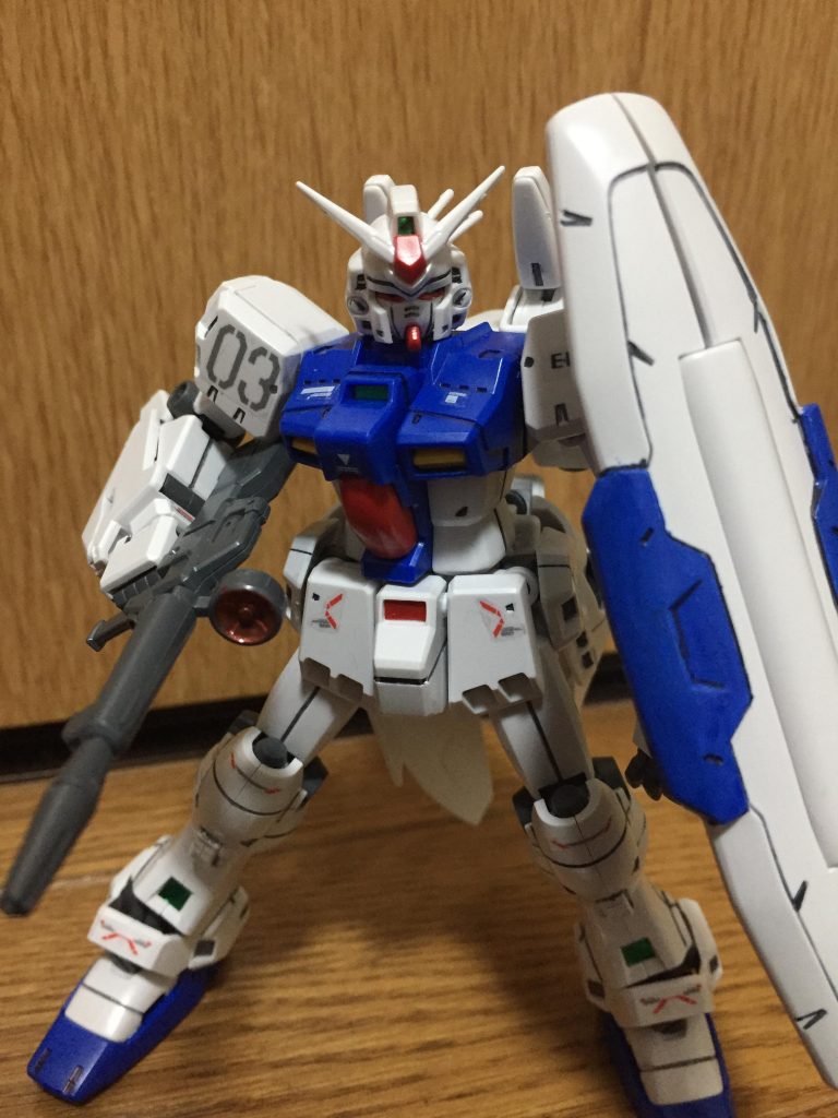 シールドは真っ白だったので塗りました。