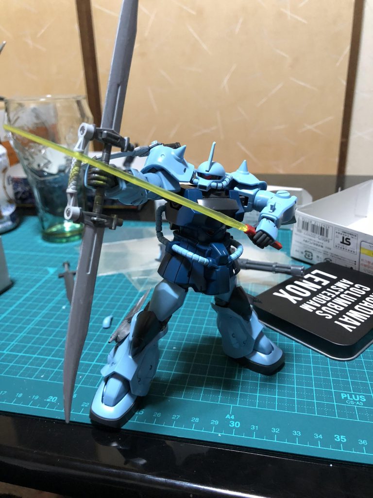 唯一の遠距離兵装です。矢は思いつかなかったのでビームサーベルを矢の代わりにしています。