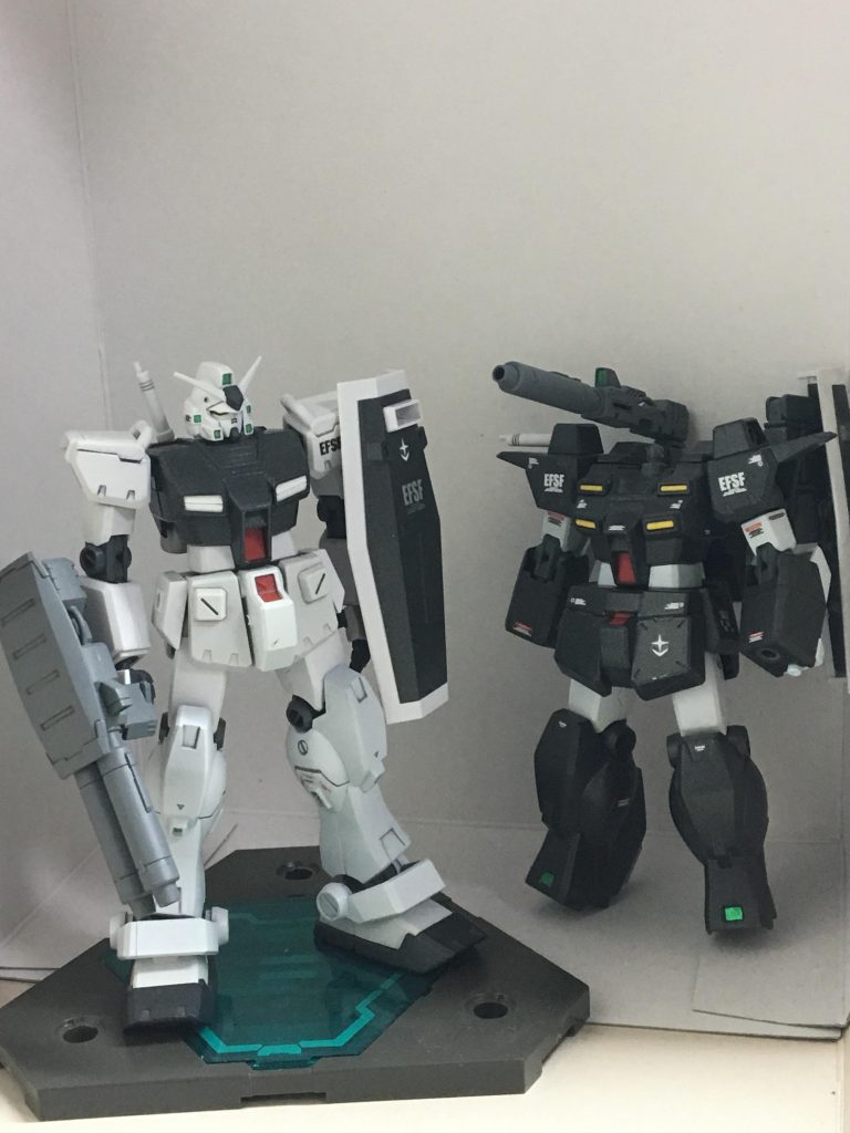実は製作したすぐ後に余剰パーツとジム改やジムカスタムなどを使って中身的な機体も別で製作しました笑
一部成型色のままなので合わせ目とか目立つかも…(>_<)
パーツの組み替えで変更可能にしました(´ω`)