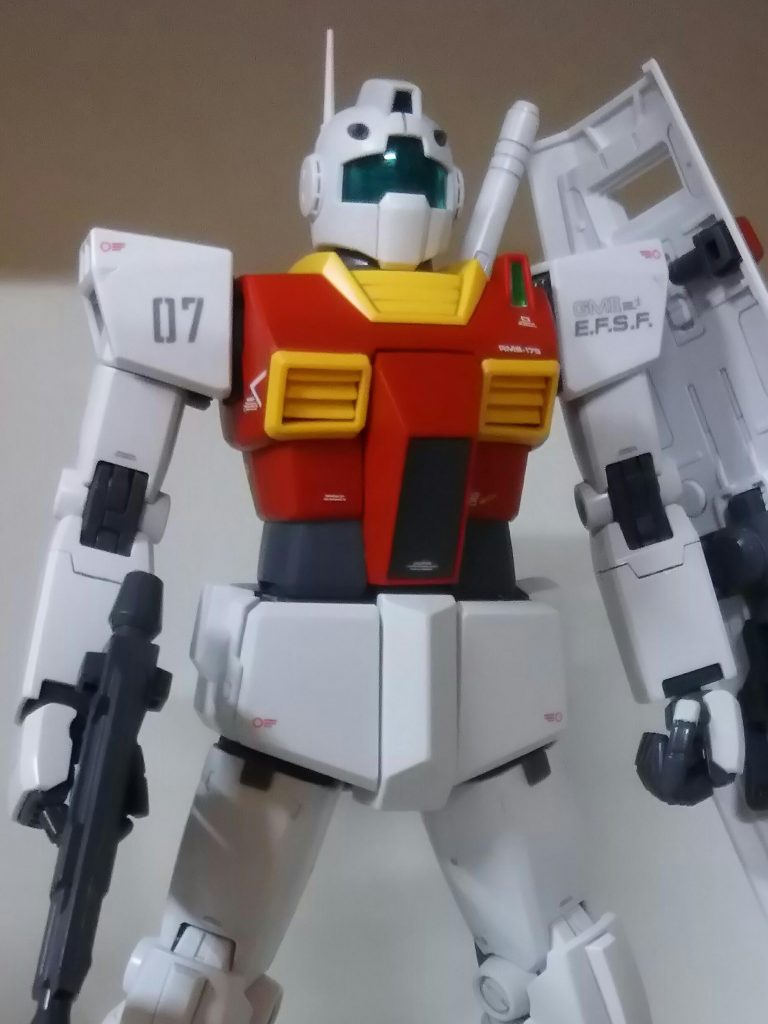 Z版。オデコのスジと親指のカバー、太もも付け根のディテールが主な違いです