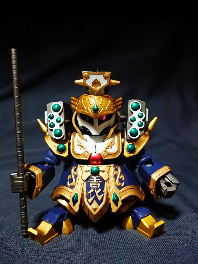 三国伝の中でも特に金装飾の多い袁兄弟。
気に入るまでマスキングを繰返し、塗装だけで約1ヶ月を要しました。
あとは袁紹との合体を考慮し、接続部分をいじった程度です。