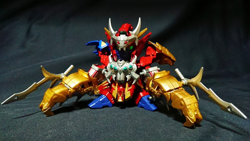 腕のせいか通常の魔装形態より重々しい姿に。
これだけのために蚩尤キットの一部が必要になる、所謂隠しギミック。
パッケージ横や説明書には描いてるけどw