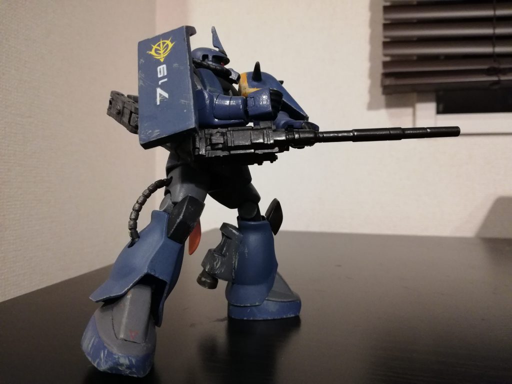 そして、バックパックのアームで牽引しているマゼラトップ砲です。