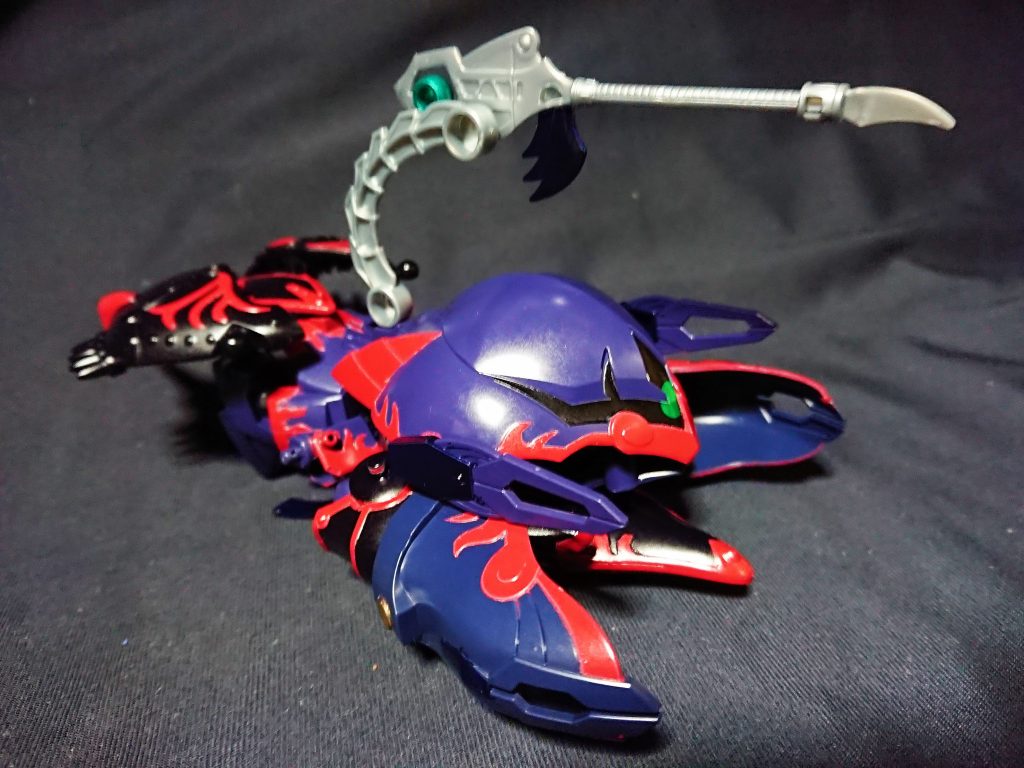 魔蠍形態
毒鋼機と賈詡が合体した戦闘形態。
むき出しだった賈詡の下半身を覆うように鋼蠍機を取り付け防御力アップ。
毒蠍機よりも結構なでかさです。