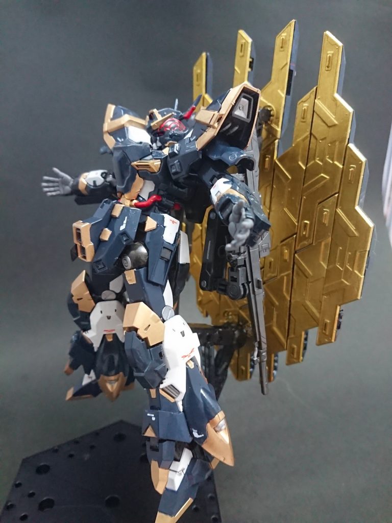 サイコプレート以外いじる予定なかったんですがせっかくなのでバズーカとビームライフルを追加
バックパックにアーム増設してマウントさせてます