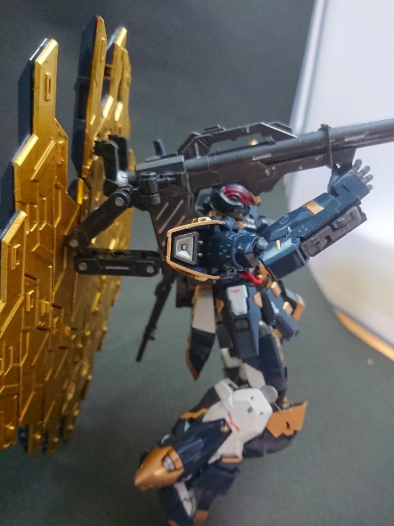 追加武装のバズーカ
アーム動かしてそのまま構えます