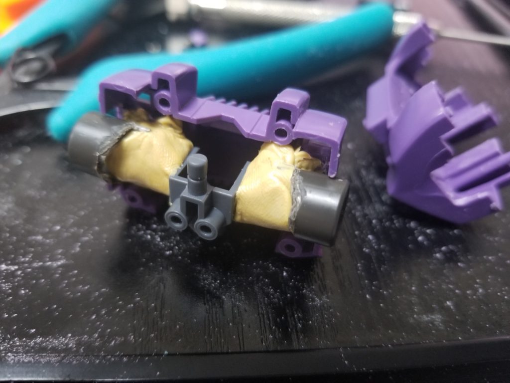 ハシュマルの腕の基部を取り付け。