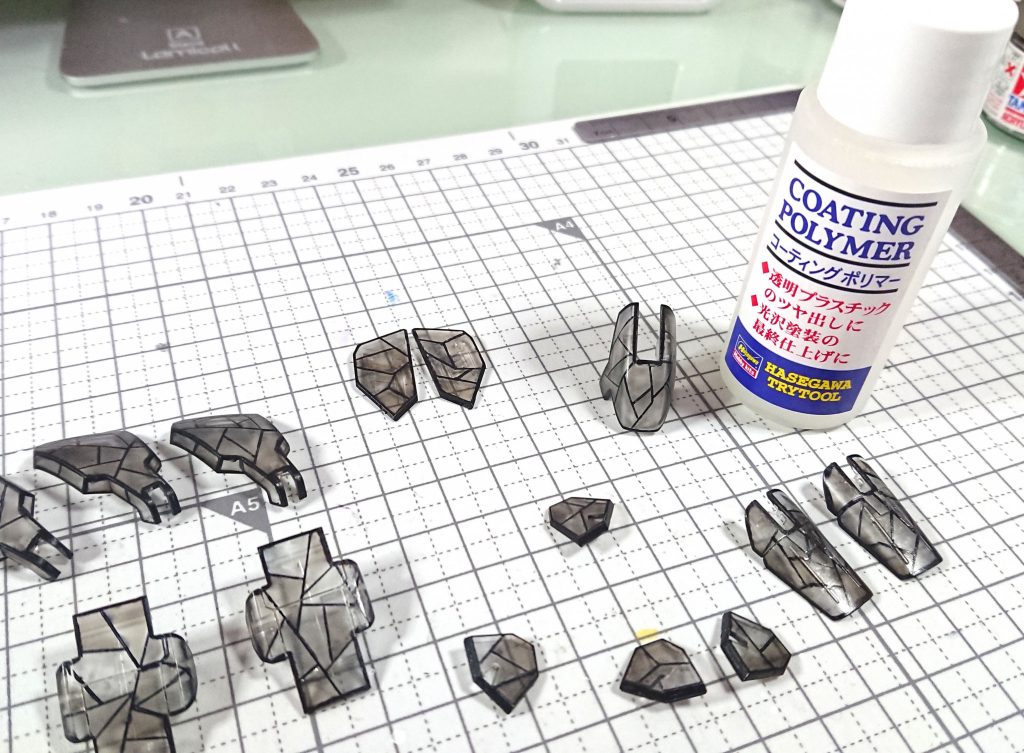 さらにクリアーを吹きつつ、ヤスリ掛け、コンパウンド、コーディングポリマーで塗膜の均一化と艶出しをします。