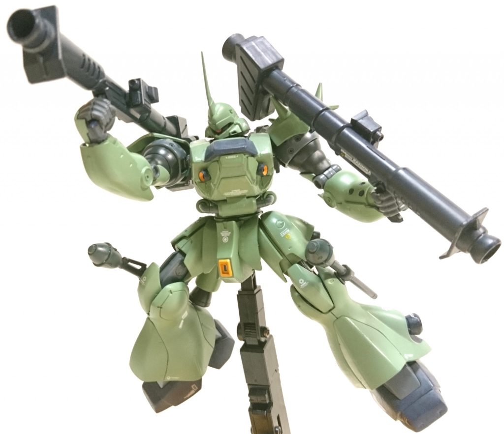 【ジャイアントバズ構え①】
武装はショットガン、ジャイアントバズ、シュツルム・ファウストの三種です。