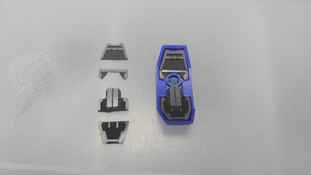 肩と腰のシールド裏のディテール追加