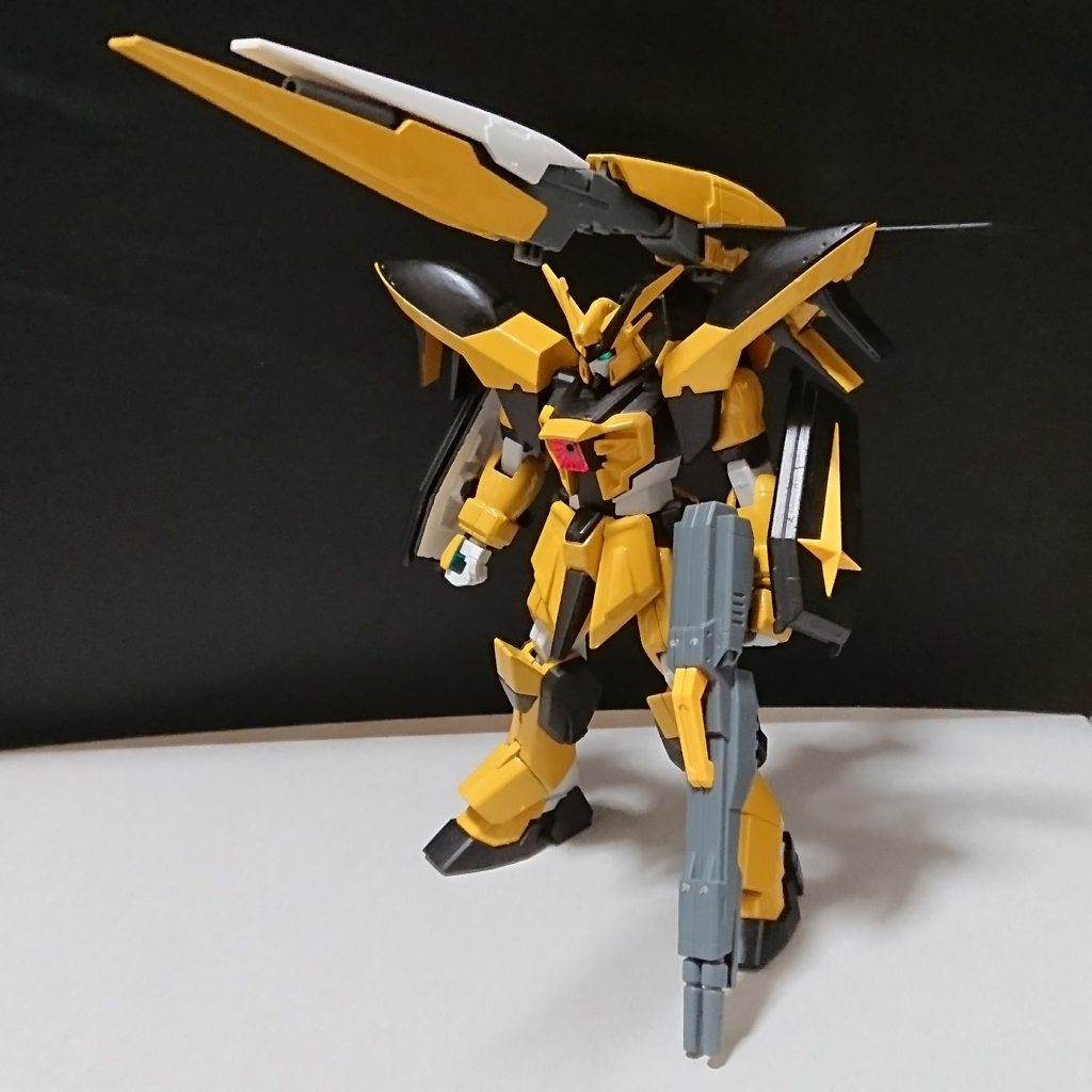 メガランチャーの数が1つになり連結したツインバスターライフルを片手で持つ姿。