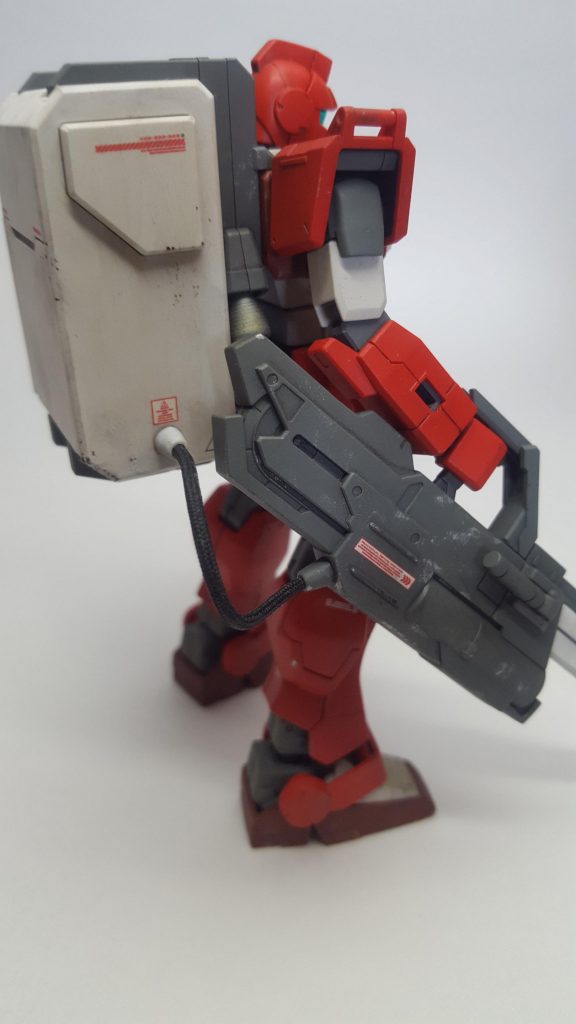 ウォータージェットガンは、オルフェンズのMSオプションセット7の、大型レールガンを小改造して、バッグパックとケーブルで接続。
バッグパックを大型貯水タンクとしました。